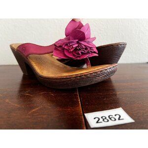 Born Womens Thong Sandals Sz 8 Leather Pink Floral Slip On Mid Heel